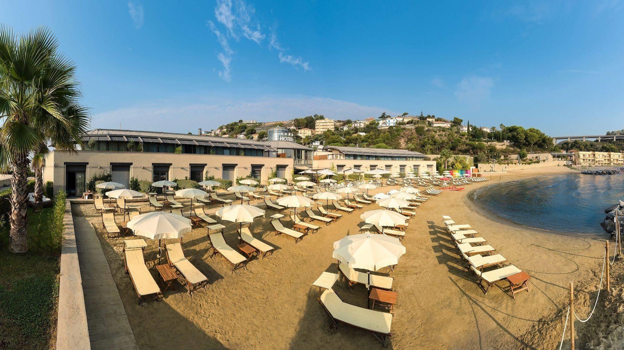 Hotel Riviera Dei Fiori San Lorenzo al Mare Exterior foto